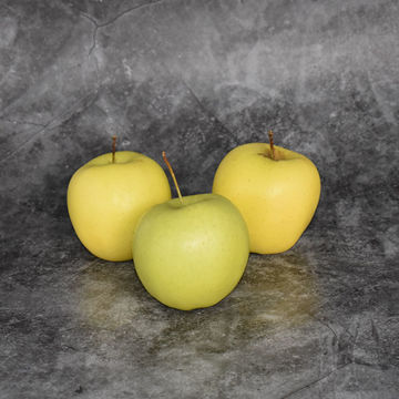 Picture of Pilgrim Fresh Produce Large Golden Delicious (74)