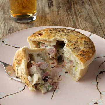 Picture of Tom's Pies Chicken, Ham Hock & Leek Pies (6x260g)